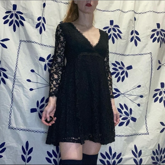 Kimchi Blue black lace dress mesh mini long sleeves v neck cleavage floral - Picture 5 of 5